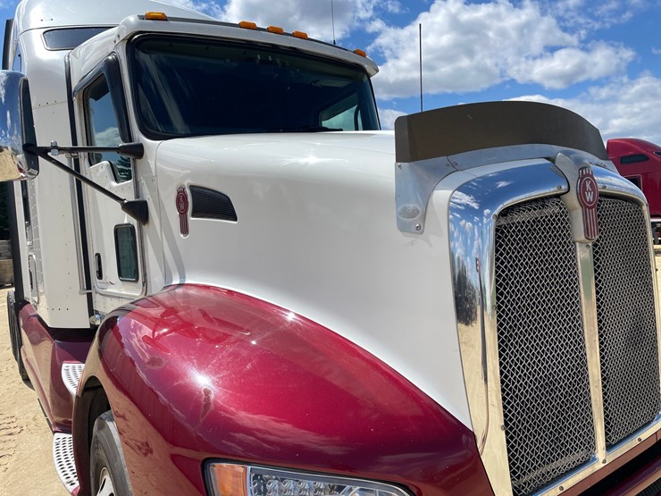 2013-kenworth-t660-image-15