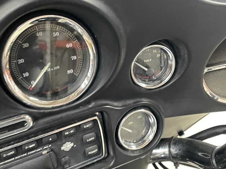 #210-•-2001-harley-davidson-ultra-classic-motorcycle-(has-wi-title)-image-39