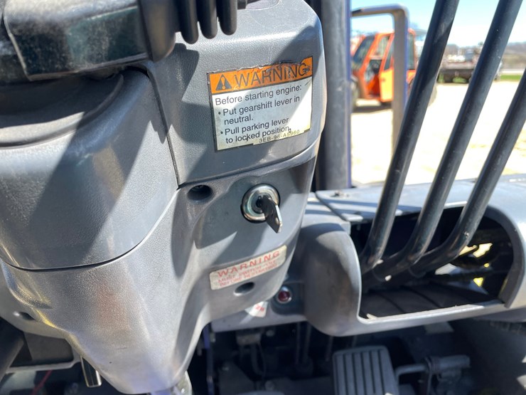 #308-•-komatsu-6,000-lbs,-propane-forklift-(non-moving)-image-37