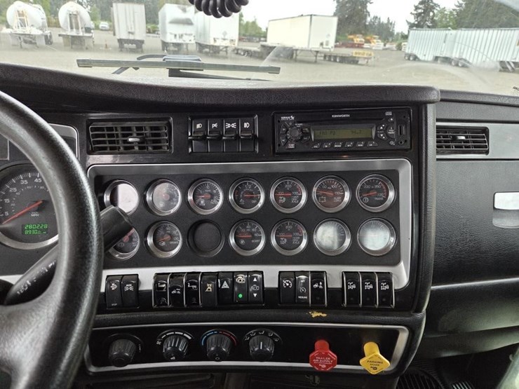 2012-kenworth-t800-image-18