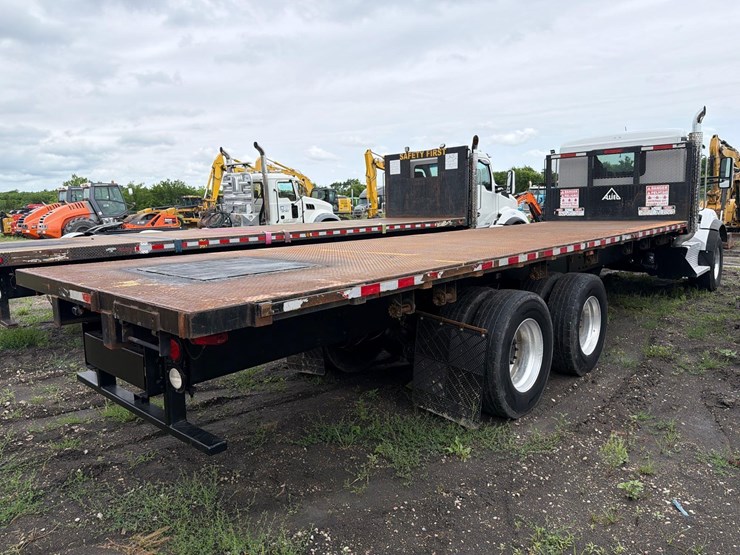 2016-kenworth-t880-image-3