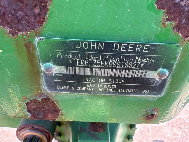 2016-john-deere-6135e-image-5