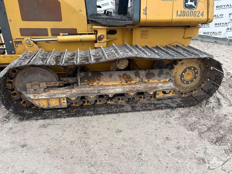 2014-deere-450j-image-16