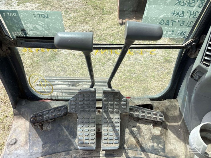 2017-deere-210g-image-33
