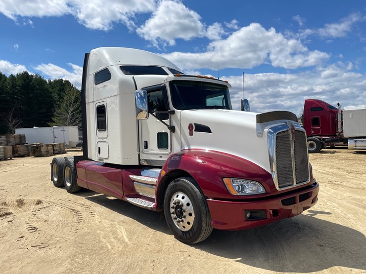 2013-kenworth-t660-image-3