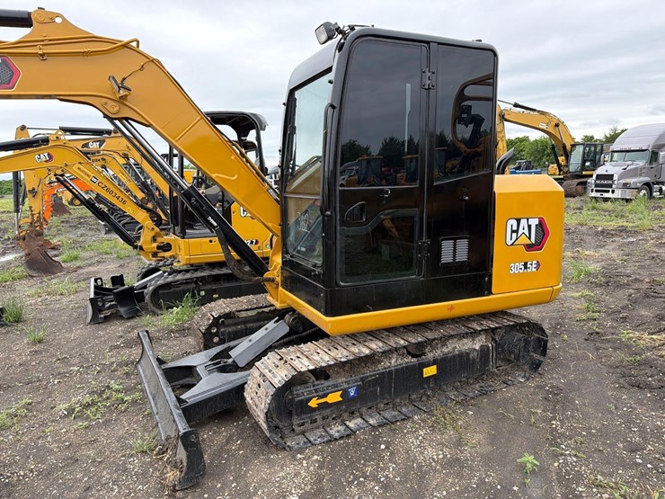 caterpillar-305.5-image-2