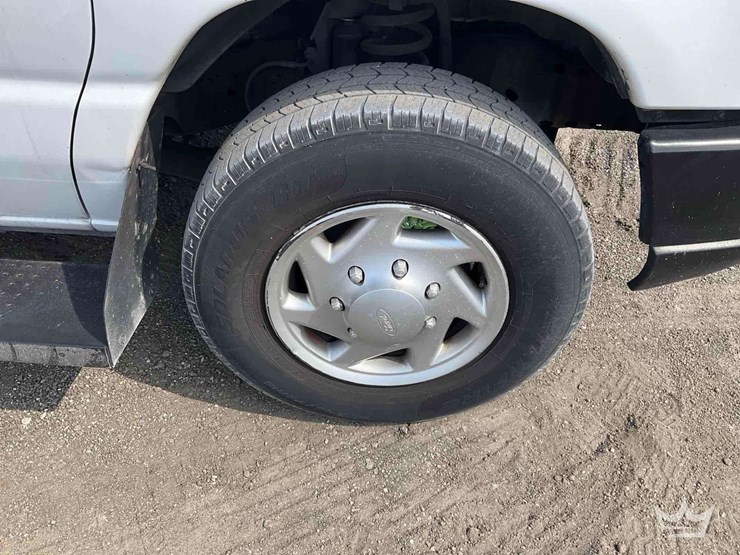 2012-ford-cargo-image-45