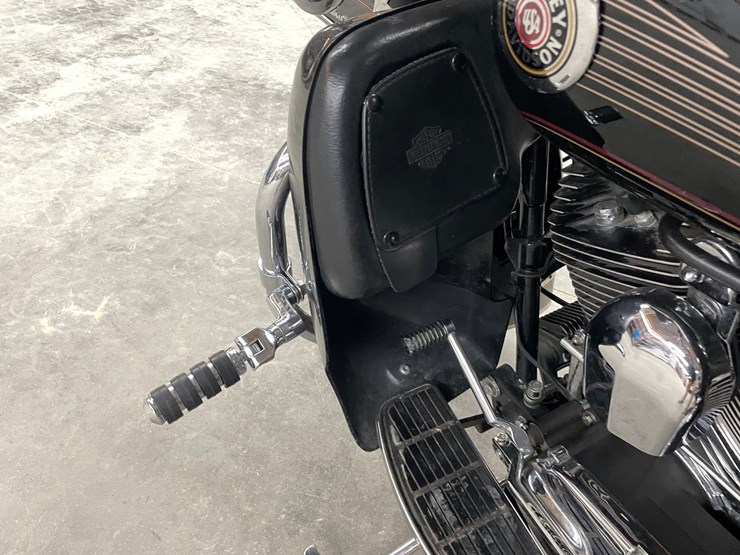 #210-•-2001-harley-davidson-ultra-classic-motorcycle-(has-wi-title)-image-52