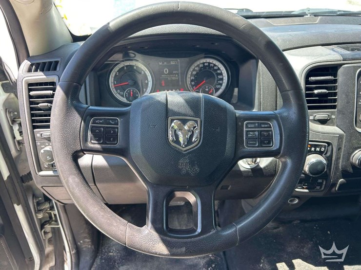 2021-ram-1500-classic-image-13