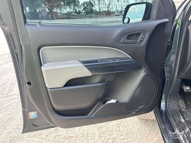 2017-chevrolet-colorado-image-11