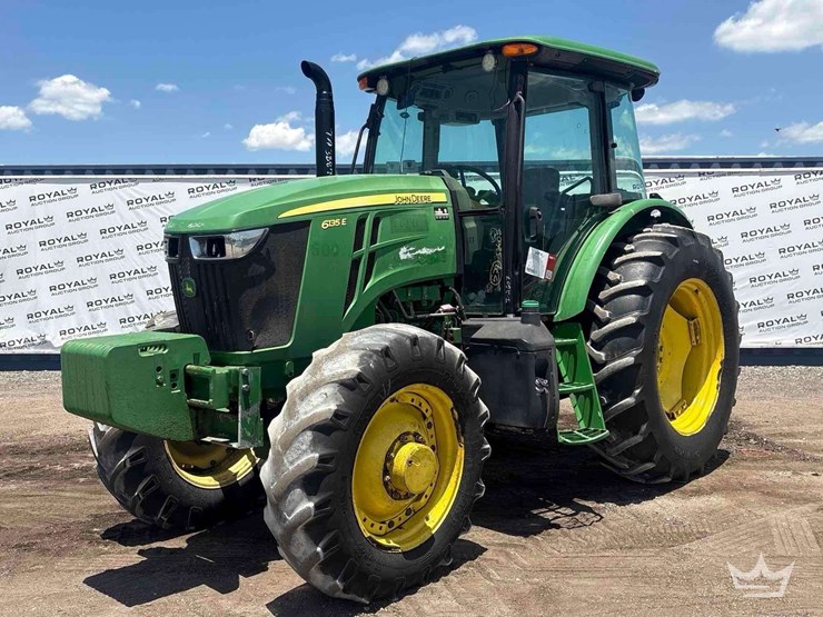2016-john-deere-6135e-image-1