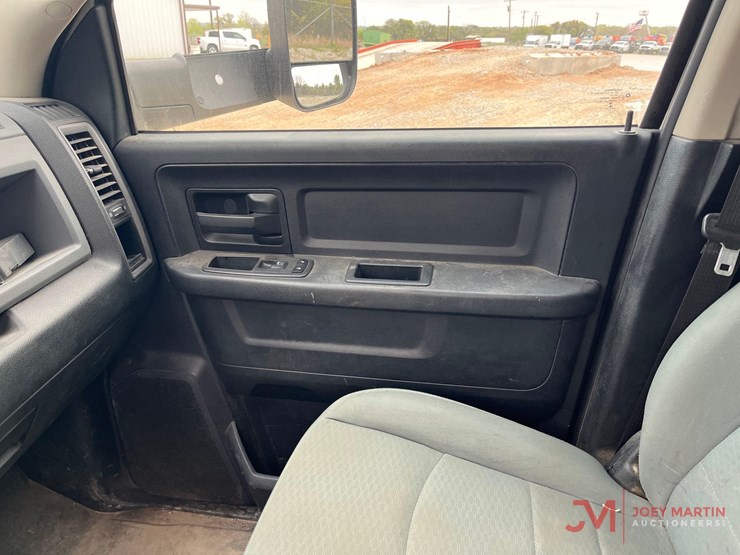 2014-ram-5500-heavy-duty-flat-bed-truck-image-22
