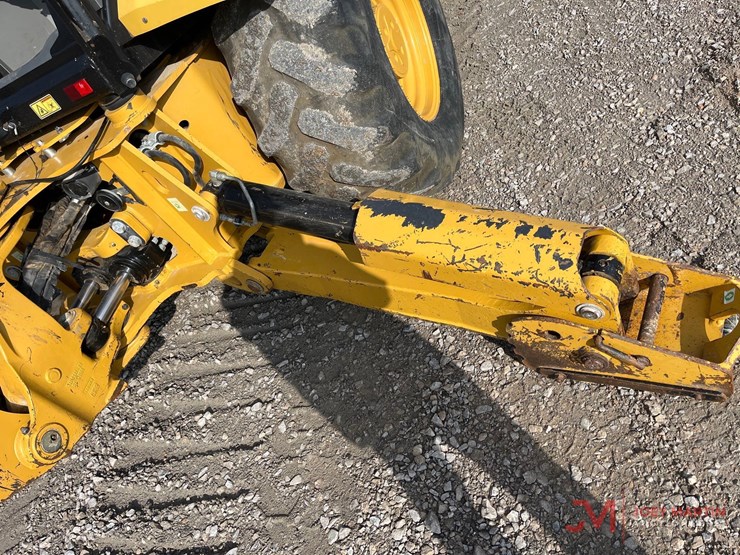 2022-caterpillar-420-image-12
