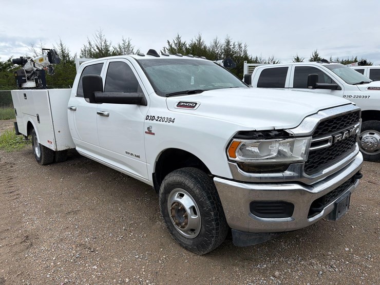 2022-dodge-3500-image-2