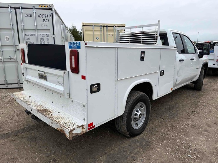 2023-chevrolet-2500-image-3