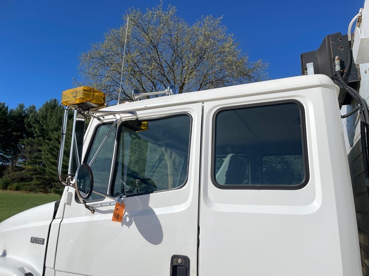 2003-freightliner-fl70-image-27