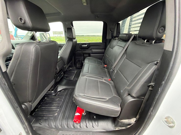 2022-chevrolet-3500-image-15