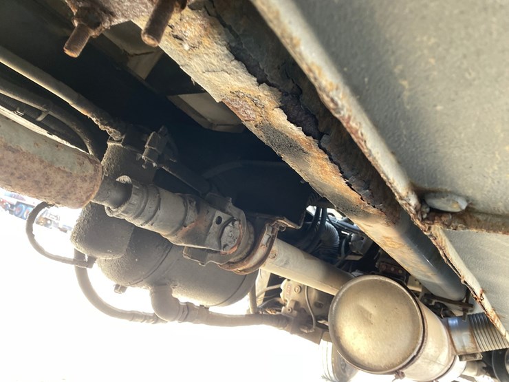 2003-freightliner-fl70-image-63