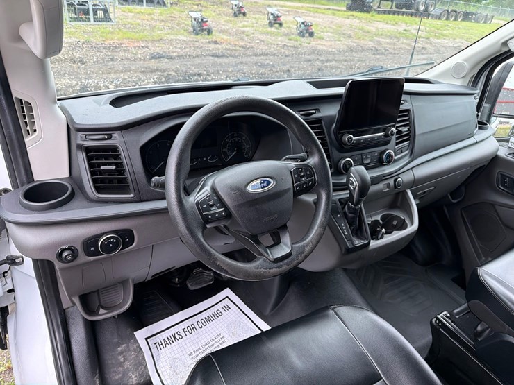 2021-ford-e350-image-18