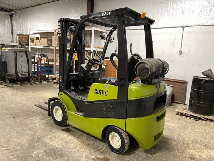 #302-•-clark-4,000lb-propane-forklift-image-6