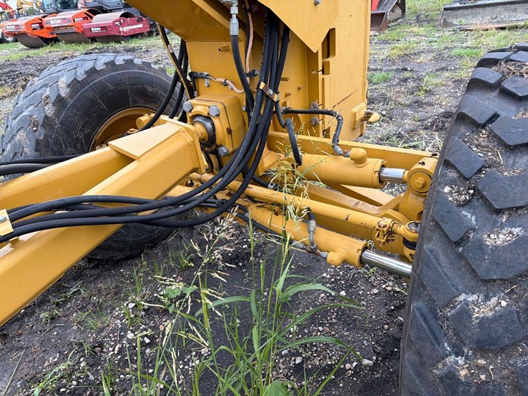 caterpillar-140m2-image-17