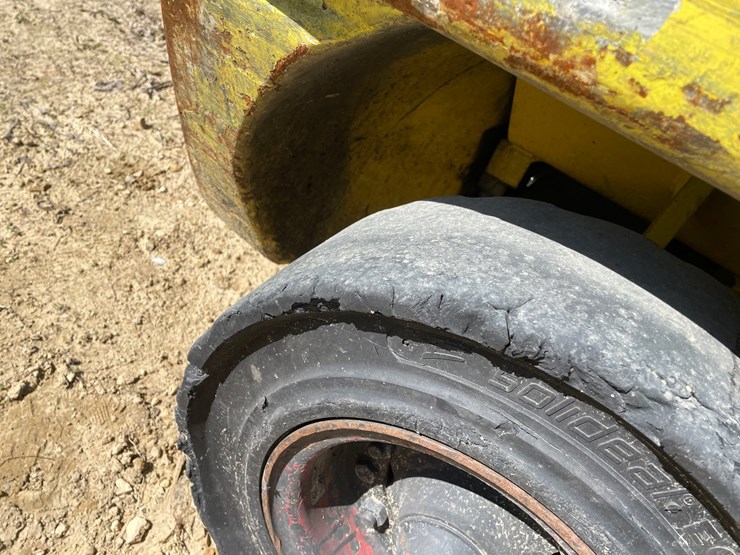 #308-•-komatsu-6,000-lbs,-propane-forklift-(non-moving)-image-62