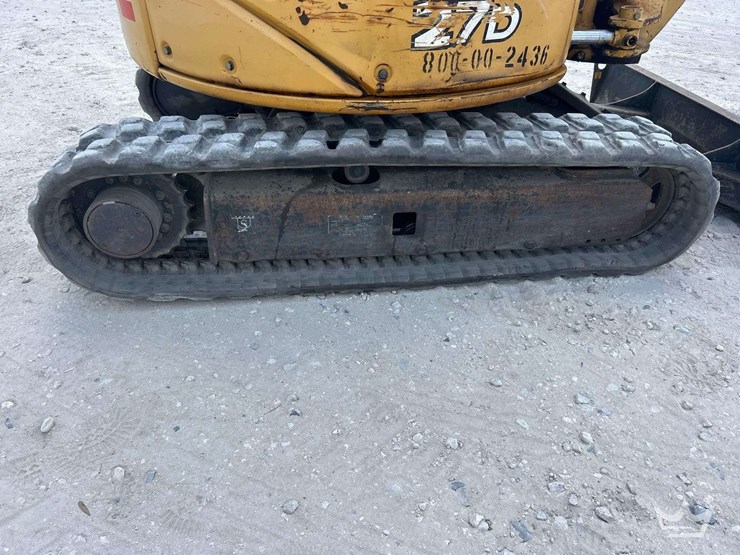 2013-deere-27d-image-19