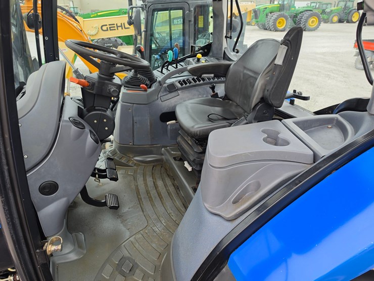 2006-new-holland-ts110a-image-12