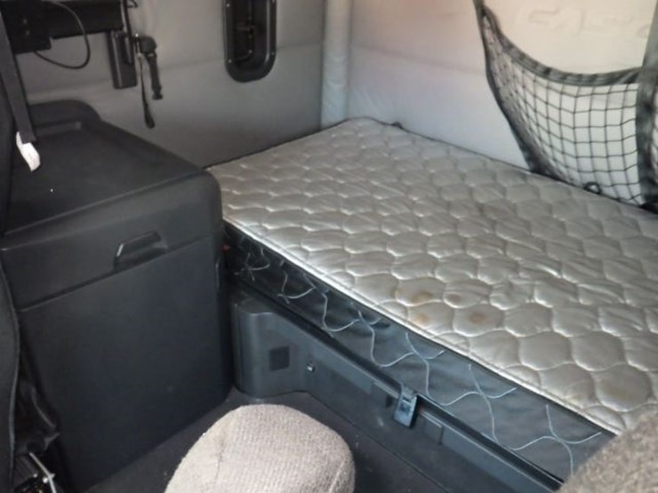 2019-freightliner-cascadia-126-image-19