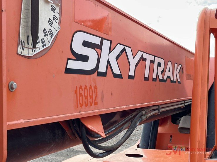 2016-sky-trak-8042-image-6