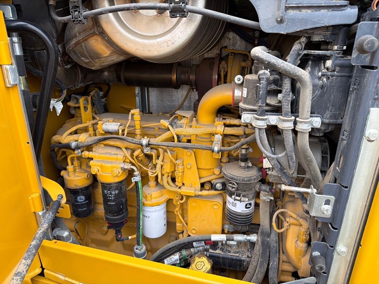 2023-deere-544p-image-10