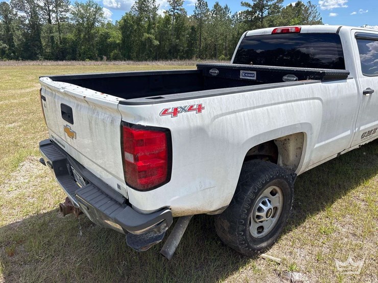 2015-chevrolet-silverado-2500hd-image-8