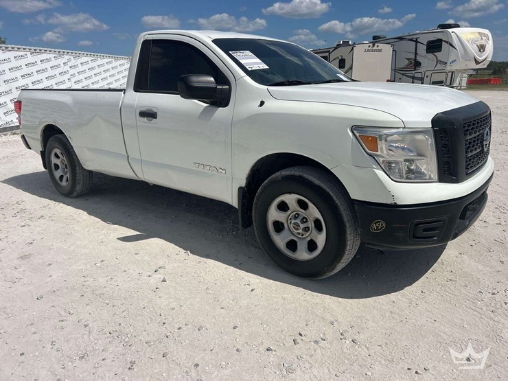 2017-nissan-titan-image-2
