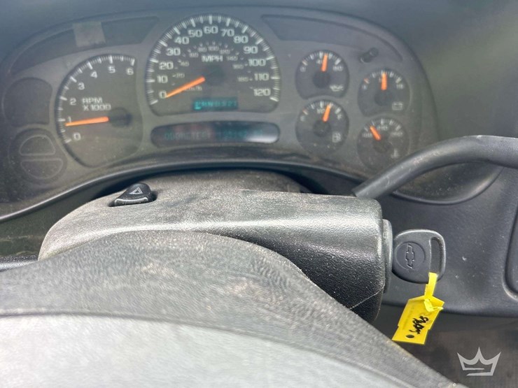 2004-chevrolet-silverado-1500-image-12