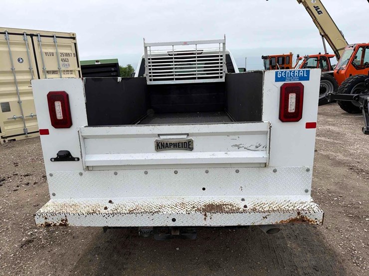 2023-chevrolet-2500-image-5