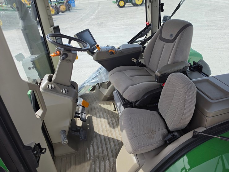 2021-john-deere-7r-210-image-15