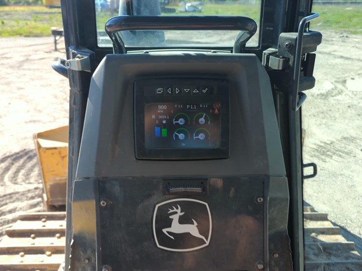 2022-deere-700l-xlt-image-23