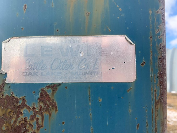 lewis-cattle-oiler-image-2
