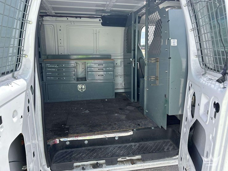 2011-ford-cargo-image-20