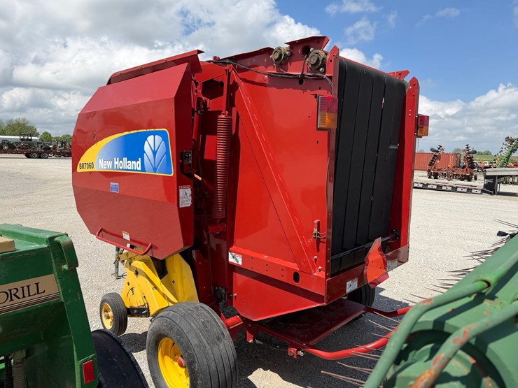 2014-new-holland-br7060-image-4