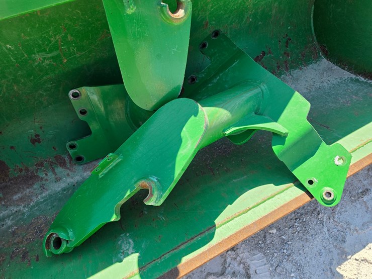 2019-john-deere-520m-image-3