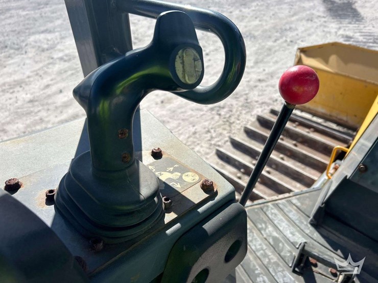 2022-deere-450k-lgp-image-23