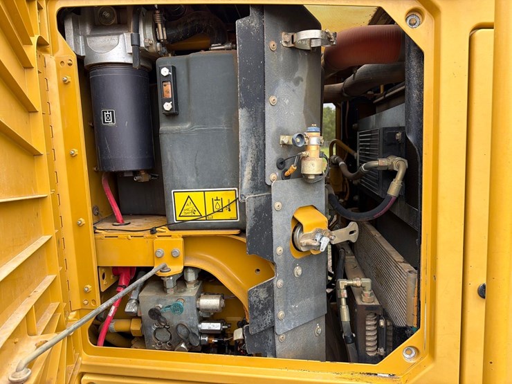 caterpillar-140m2-image-9