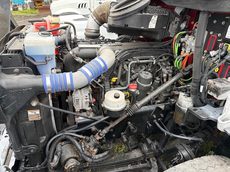2016-kenworth-t880-image-21