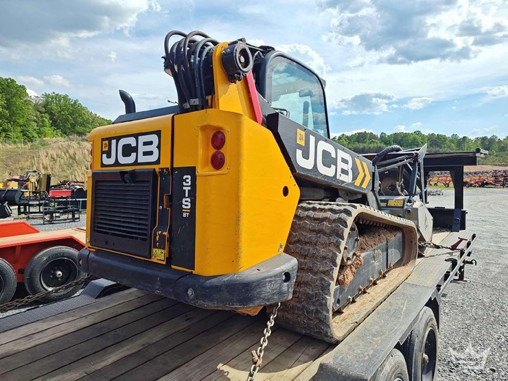 2023-jcb-3ts-8t-image-3