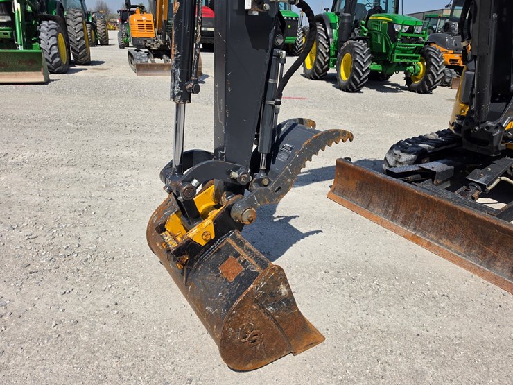 2022-deere-35g-image-2