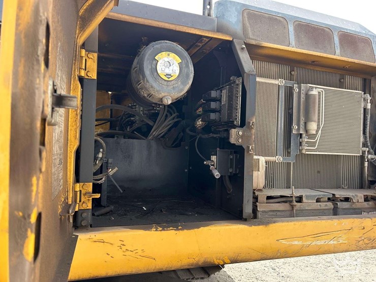 2016-deere-250g-lc-image-24