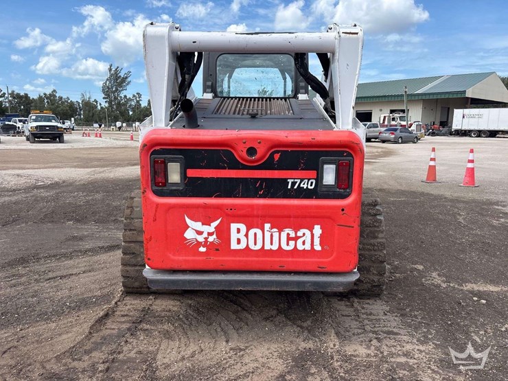 2021-bobcat-t740-image-16