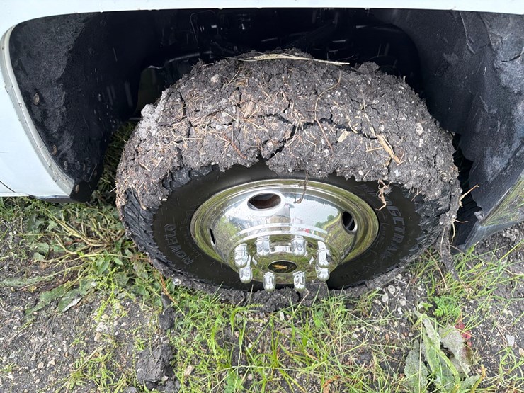 2018-chevrolet-3500-image-12