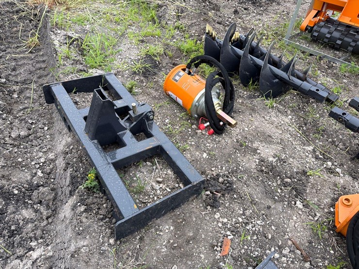 new-landhonor-sad-12-23c-auger-driver-skid-steer-attachment-image-3